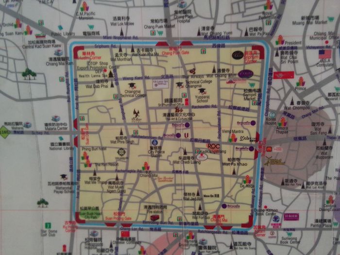从酒店到汽车站大概100株,这是从出租车司机哪里拍到的地图,纸质地图