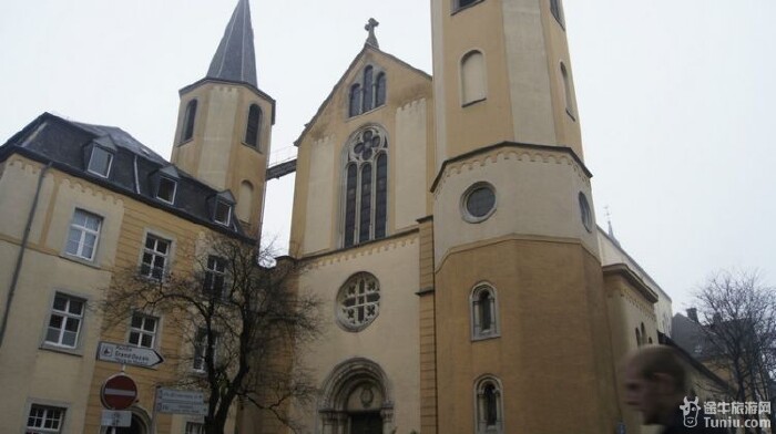 贫困生人均年收入_法国人均年收入(3)