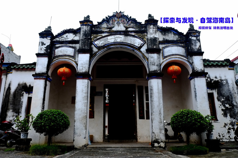 琼山会馆到现在已经快100年的历史了,外貌是祠堂式建筑