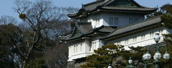 日本皇居,顾名思义曾经是天皇的居所,位于东京千代田区.