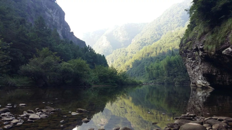     闲上山来看野水