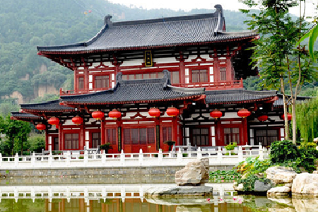 <西安-兵马俑-华清池-华山双卧5日游>观八大奇迹，感受艺术魅力，华山含北峰往返进山车及索道，登城墙，逛小吃街品美食，打卡网红摔碗酒