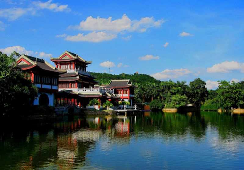 "这首《青秀松涛》形象的写出了青秀山山势雄奇秀拔,林木青翠,风景