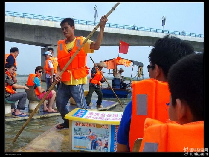 今天还游览"东方亚马逊,万泉河水上人家,体验【万泉河竹筏漂流】看