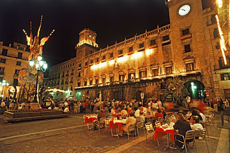 西班牙市政广场介绍_西班牙市政广场历史文化