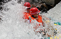 去九畹溪体验刺激漂流