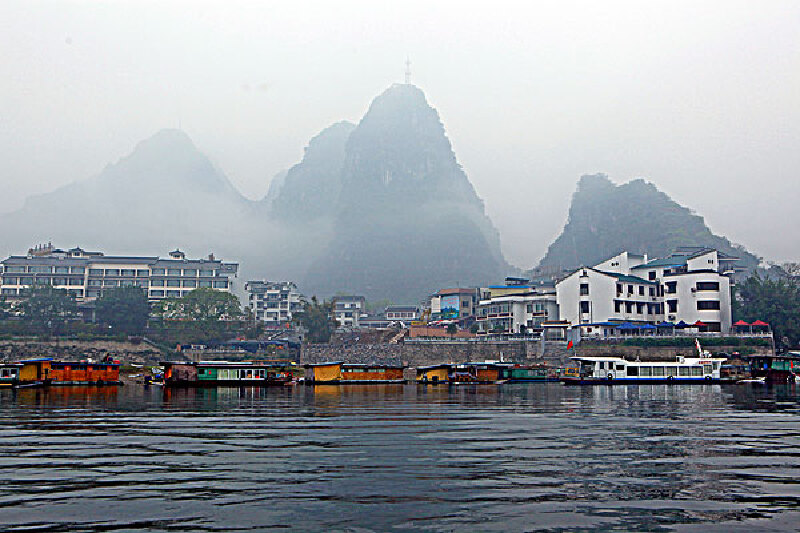 阳朔位于桂林,是一座风景秀丽的古城,春节来去阳朔旅游,你会爱上这片