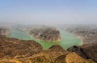 看黄河奔流而下