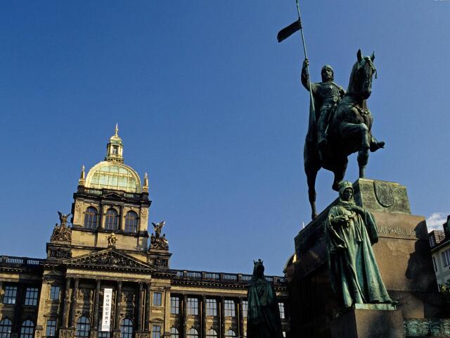 欧洲捷克布拉格旅拍 边玩边拍+妆发婚纱