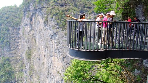  天门山-凤凰古城-玻璃栈道双卧5日游>许昌出发,心花路放天门山,含