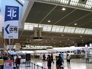 新发售从成田机场,羽田机场前往东京市中心的电车,巴士