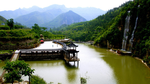 游览青州泰和山黄花溪景点
