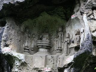   西山石窟(游览时间约60分钟)   西山石窟景区,位于桂林市