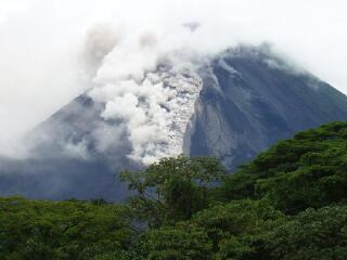 阿雷纳火山国家公园