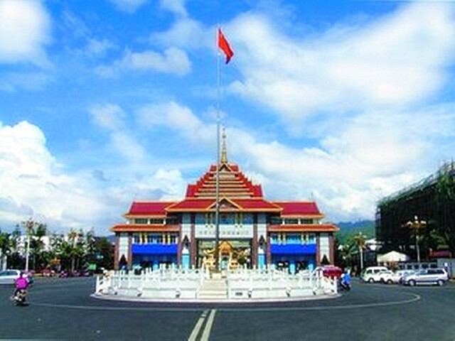 景点 · 姐告,国门,中缅街 随后,乘车至瑞丽,抵达后参观【姐告国门