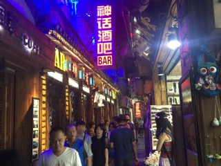 凤凰古城旅游报团价格_凤凰古城落地签_9月份凤凰古城游价格