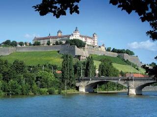 东欧五国 波西米亚风情之旅11天游 (上海起止,