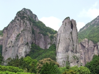 成语臧什么名山_秋名山车神图片(2)