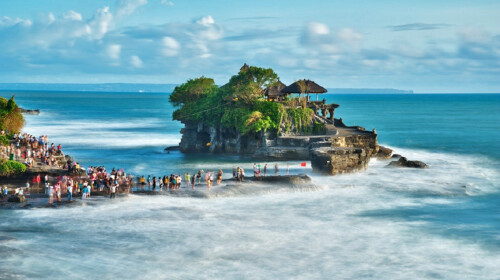 (the hard rock el bali ) λڰ嵺ֵĺ̲ , Ӳʯ