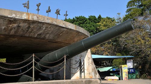 1986年在胡里山炮台前身新建望归亭,盼归台;学府【厦门