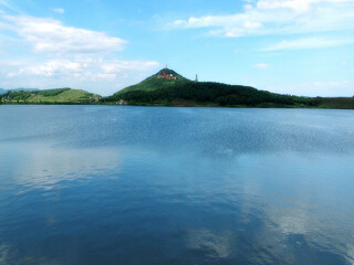  长兴仙山湖湿地公园-德清莫干山自驾2日游></p></a>宿卢球假日大酒店