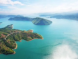 全天安排 早晨前往餐厅享用早餐,办理退房.自驾车赴东江湖景区游玩.