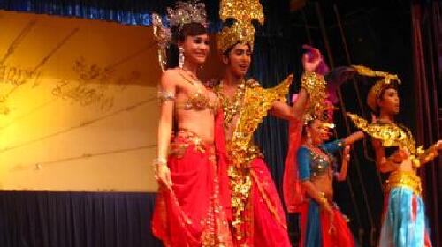 神殿寺人妖歌舞表演 d6 温馨提示                   早餐后乘车约40