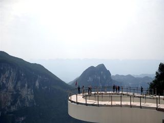 云阳龙缸-三峡梯城双汽2日游>世界第一云端廊桥,赠贵妃鱼风味宴