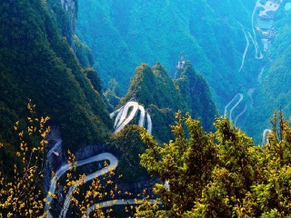 8月張家界旅游_張家界過春節(jié)旅行團_去張家界報團多少錢