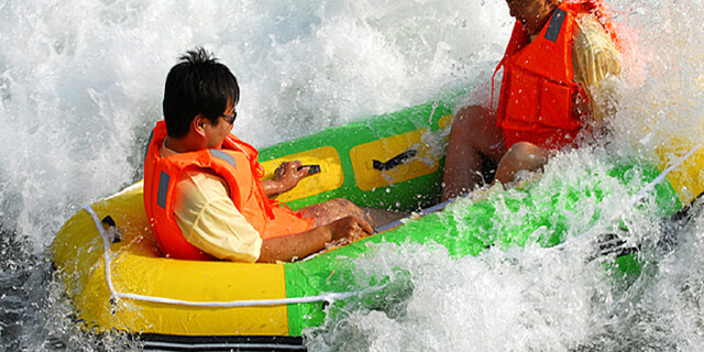 儿童暑假漂流 8a7eacfeb71c79e82430827adfcb744b_w640_h320_c1_t0.jpg