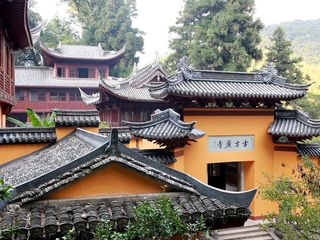 浙江天台国清寺与济南灵岩寺,南京栖霞寺,当阳玉泉寺并称我国寺院四绝