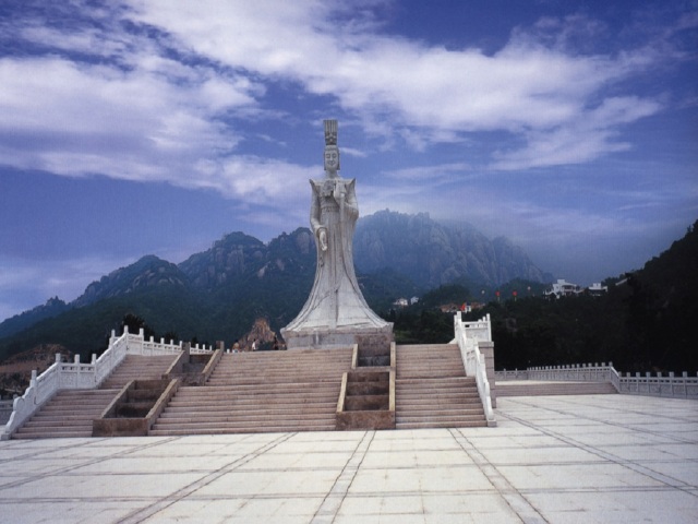 早餐后车赴太姥山山岳景区,换乘景区观光车,游世界地质公园,海边