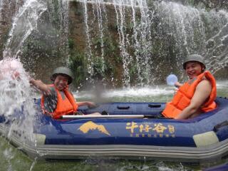  清远牛仔谷漂流激情一天游>清远牛仔谷漂流