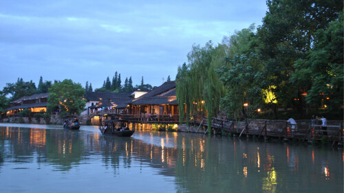 乌镇住宿改为杭州,为弥补不能夜游西栅的遗憾,杭州当晚升级1晚