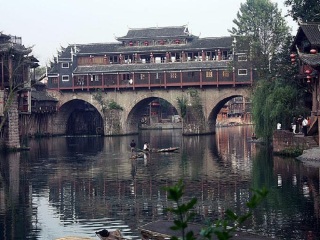 湖南鳳凰古城最佳旅游路線_8月湖南鳳凰古城旅游_湖南鳳凰古城高端品質(zhì)旅游團