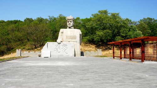 吴大澂雕像