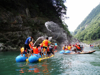 张家界-凤凰古城-猛洞河漂流-天门山-宝峰湖双动5日游>荆州往返 含