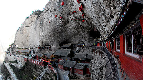 绵山风景名胜区跨介休,灵石,沁源三市县地界,最高海拔20米,是太岳山