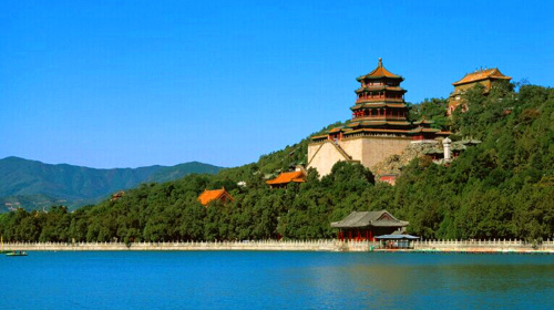 颐和园是利用昆明湖,万寿山为基址,以杭州西湖风景为蓝本,汲取江南