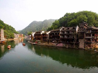 凤凰古城的经济总量_凤凰古城