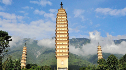 大理三塔,则是传说中,通往王陵地宫的大门,因此才会在建塔之初,采用
