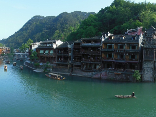 張家界玻璃棧道游跟團_張家界玻璃棧道旅游要多少錢2021_張家界玻璃棧道旅游費用