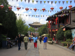 麗江瀘沽湖旅游多少錢(qián)一個(gè)人_特價(jià)麗江瀘沽湖游_報(bào)團(tuán)去麗江瀘沽湖多少錢(qián)