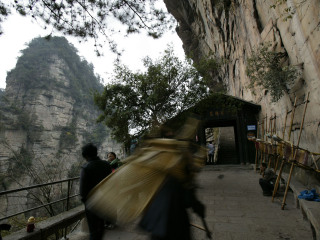 张家界旅游跟团需多少钱_张家界十一旅游团_春节跟团张家界旅游