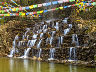 云南香格里拉特價旅游團報價_2021去云南香格里拉跟團多少錢_云南香格里拉游8月份報價