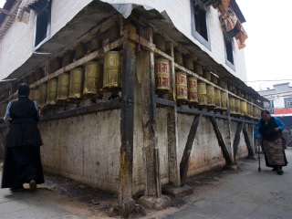西藏游花多少錢_西藏跟團還是自由行_西藏旅游一次多少錢