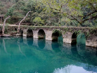 貴州黃果樹瀑布跟團還是自由行_貴州黃果樹瀑布旅游價格多少跟團_去貴州黃果樹瀑布靠譜的旅行團