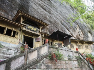 四川峨眉山報團(tuán)多少錢_四川峨眉山自由行費(fèi)用_去四川峨眉山旅游