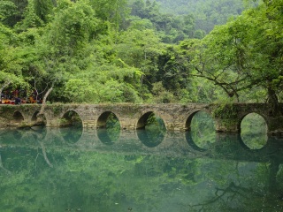 貴州黃果樹(shù)瀑布2人旅游需要多少錢_暑假貴州黃果樹(shù)瀑布游價(jià)格_貴州黃果樹(shù)瀑布組團(tuán)旅游