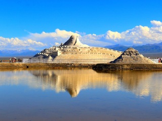 新疆旅游花費(fèi)一般多少_新疆旅游報(bào)團(tuán)價(jià)格_去新疆旅游要多少錢